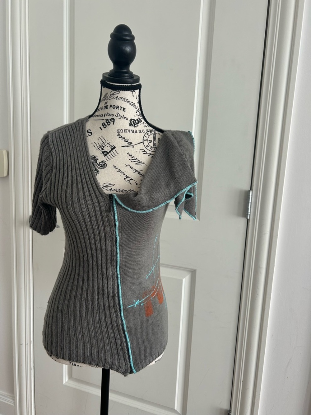 Cop.Copine Gray Short-Sleeve Asymmetric Zipper Sweater with Teal Trim (S/M)